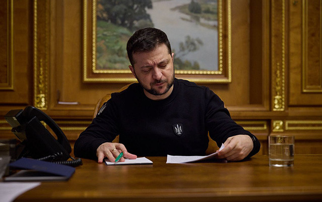 Zelenskinin korrupsiya qalmaqalı Kiyevi çətin vəziyyətə salıb