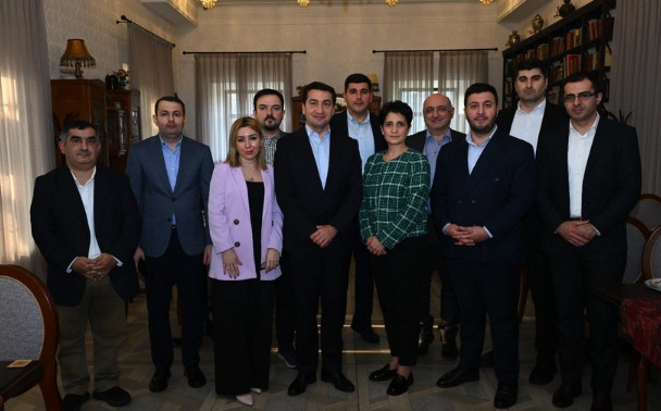 Hikmət Hacıyev Ermənistan cəmiyyətinə mesaj göndərdi