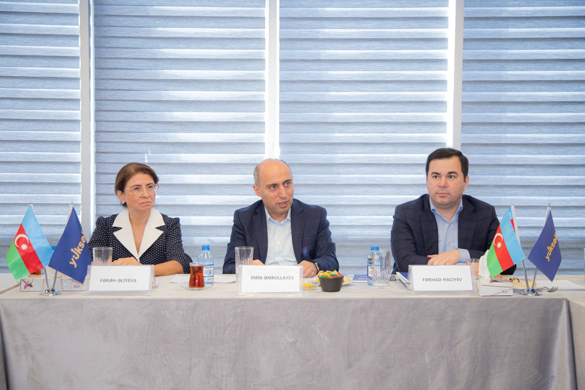 Emin Əmrullayev “Yüksəliş” müsabiqəsinin qalibləri ilə görüş keçirib