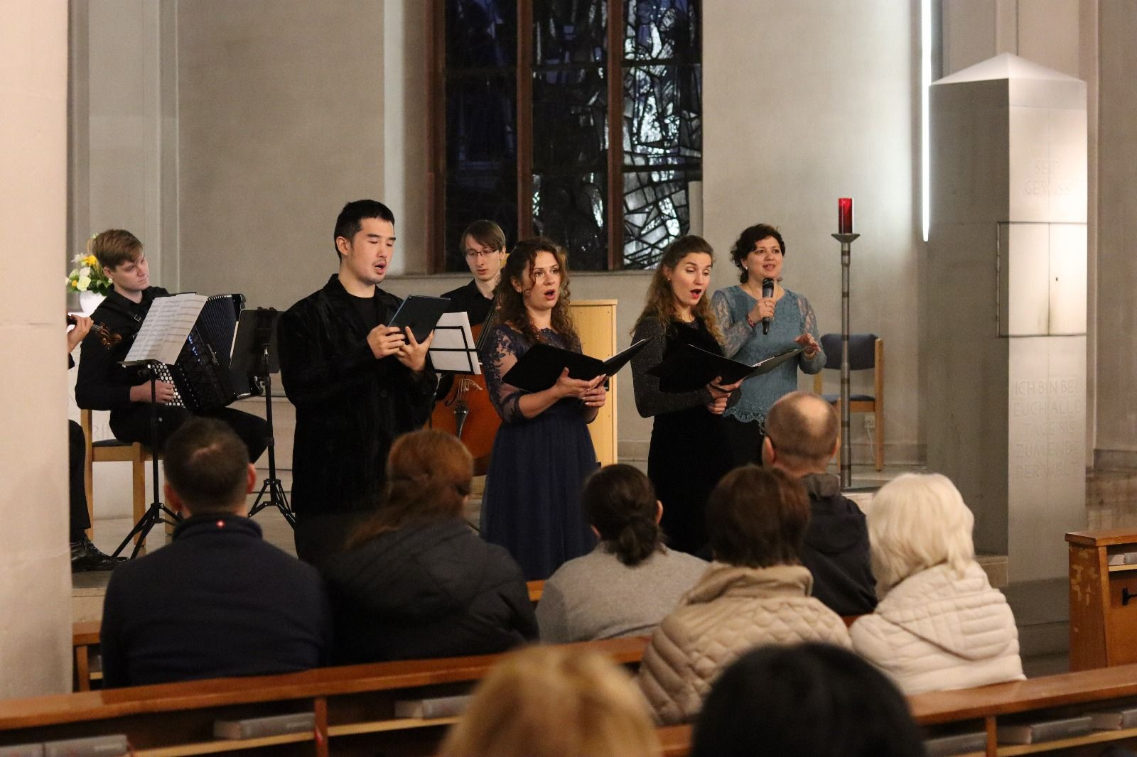 Əcnəbi solistlər xalq mahnılarımızı ifa ediblər