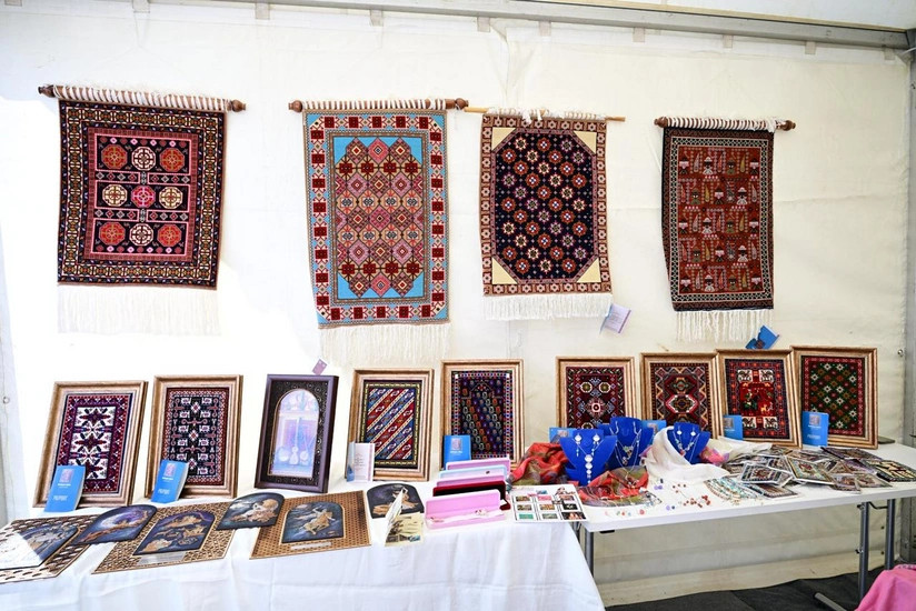 Kəlbəcərin mərkəzi meydanında müxtəlif səpkili sərgilər təşkil olunub