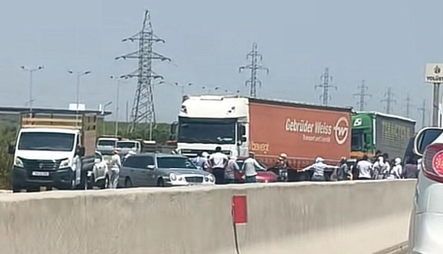 Səfirlik: Gürcüstan saxlanılan Azərbaycan TIR-ları ilə bağlı məsələnin qısa müddətdə həll olunacağına söz verib