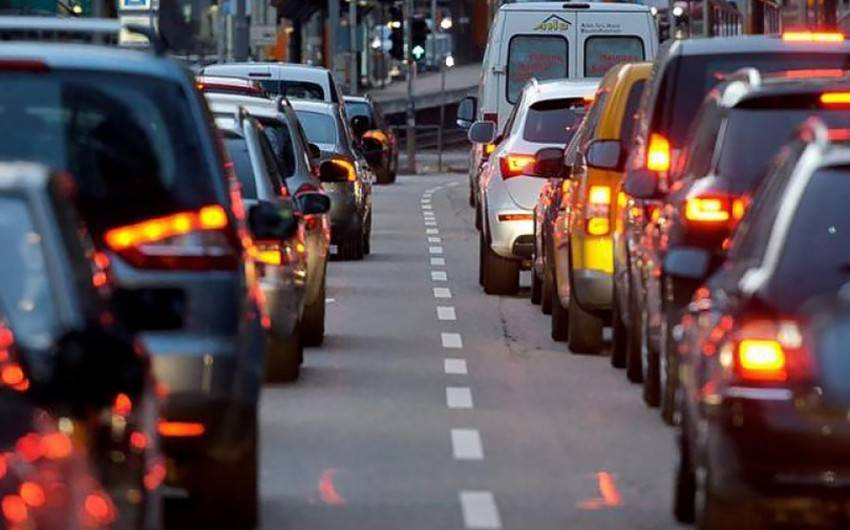 Paytaxtın əsas prospekt və küçələrində tıxaclar yaranıb