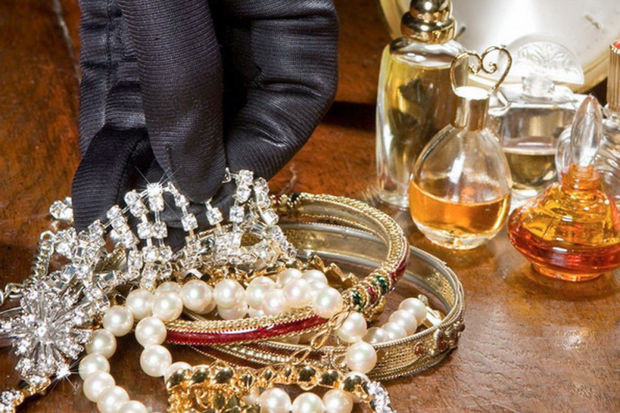 5000 manatlıq qızıl-zinət əşyaları oğurlayan şəxs saxlanıldı