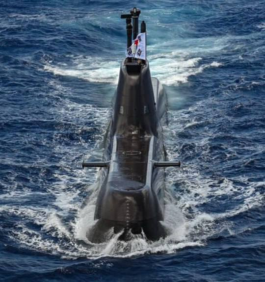 Cənubi Koreya sualtı qayıqlarını modernləşdirir