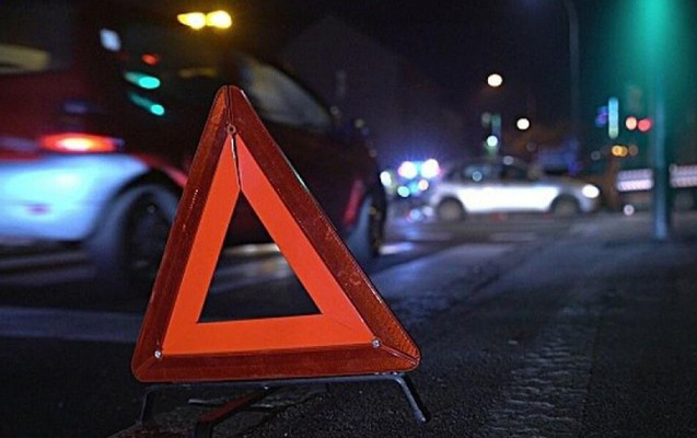 Gəncədə avtomobil “BakuBus”a çırpıldı: