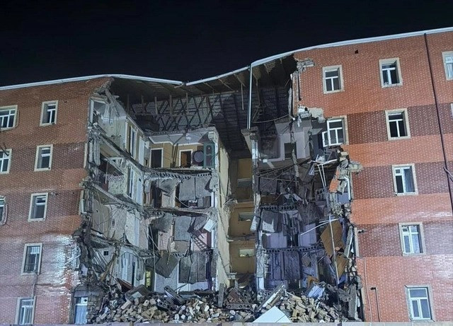 Goranboyda çökən bina sökülür –