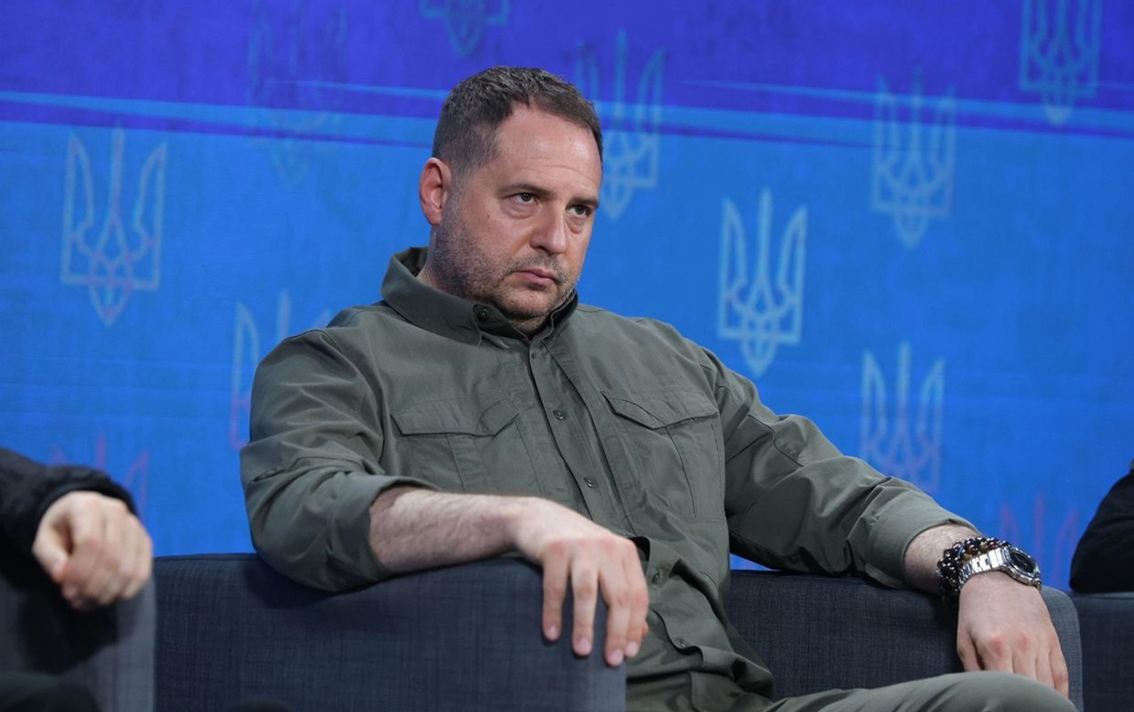 Yermak istefadan sonra cəbhəyə gedəcəyini açıqladı