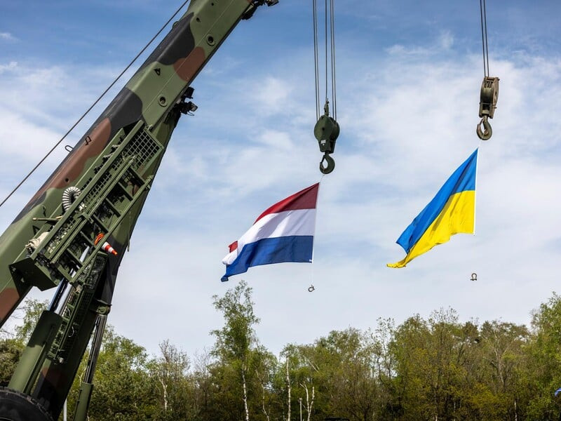 Niderland Ukraynaya silah üçün 290 milyon dollar ayıracaq