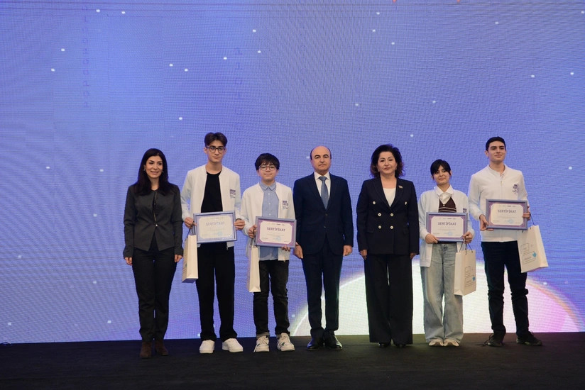 “Məktəblilərarası Milli Hakaton-2025” müsabiqəsinin qalibləri mükafatlandırılıb
