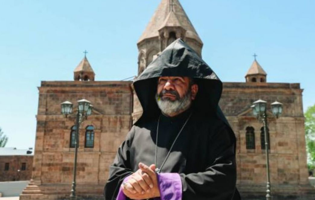 Erməni arxiyepiskop II Qaregini təqaüdə çıxmağa çağırıb