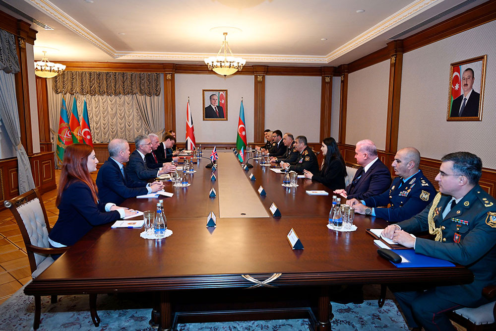 Azərbaycan və Böyük Britaniya arasında hərbi əməkdaşlıq məsələləri müzakirə edilib