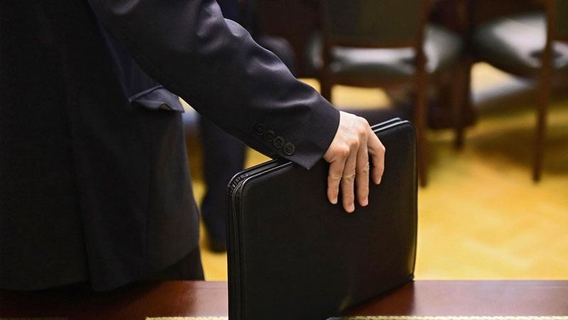 İcra başçısının müavini 20 ildən sonra ayrıldı