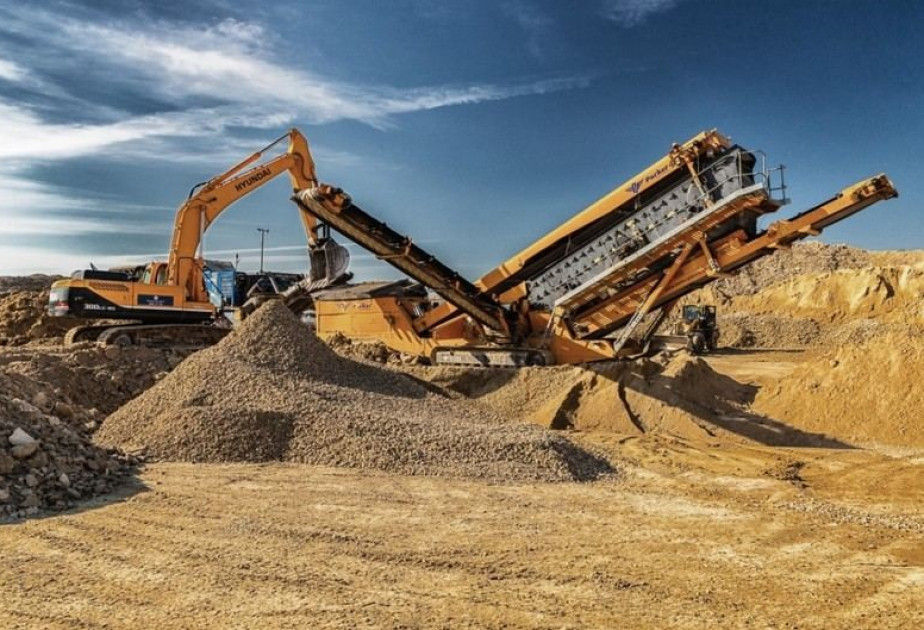 Xəzər dənizindən qanunsuz qum-çınqıl daşıyan şəxslər saxlanılıb