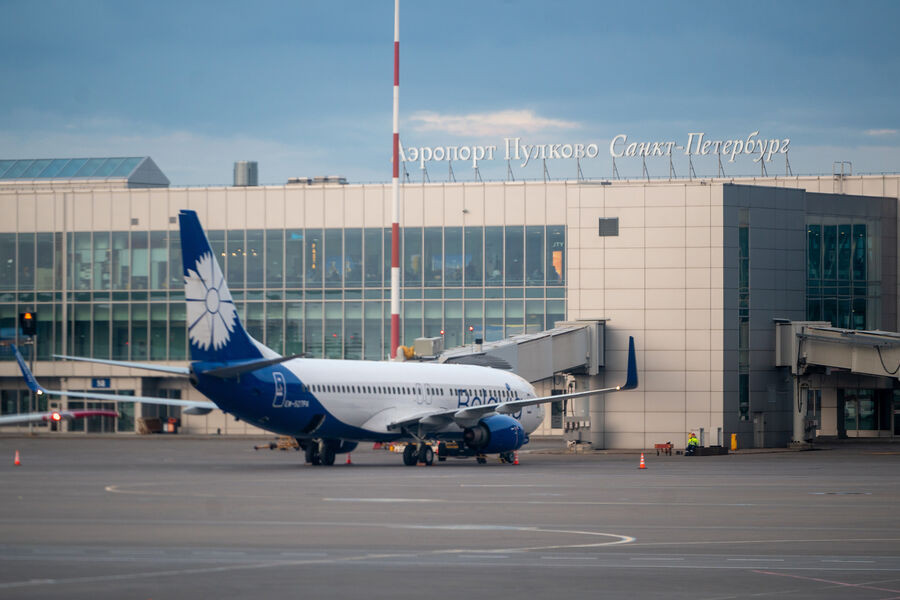 Sankt-Peterburq hava limanı fəaliyyətini bərpa edib