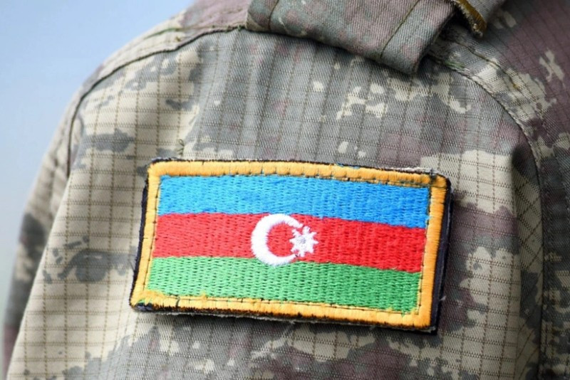 Milli Məclis zabitlərin hərbi xidmət müddətinin 6 ay azaldılmasını qəbul edib