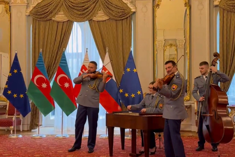 İlham Əliyevlə Robert Fitsonun görüşü zamanı "Qurban olum Azərbaycan" mahnısı ifa edilib