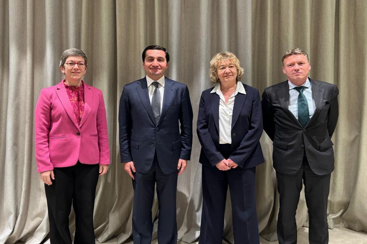 Hikmət Hacıyev Benilüks XİN direktorları ilə görüşüb