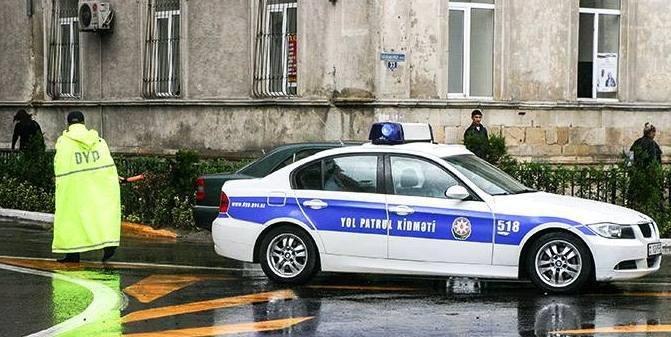 Yol polisi yağışlı hava ilə əlaqədar gücləndirilmiş iş rejiminə keçib