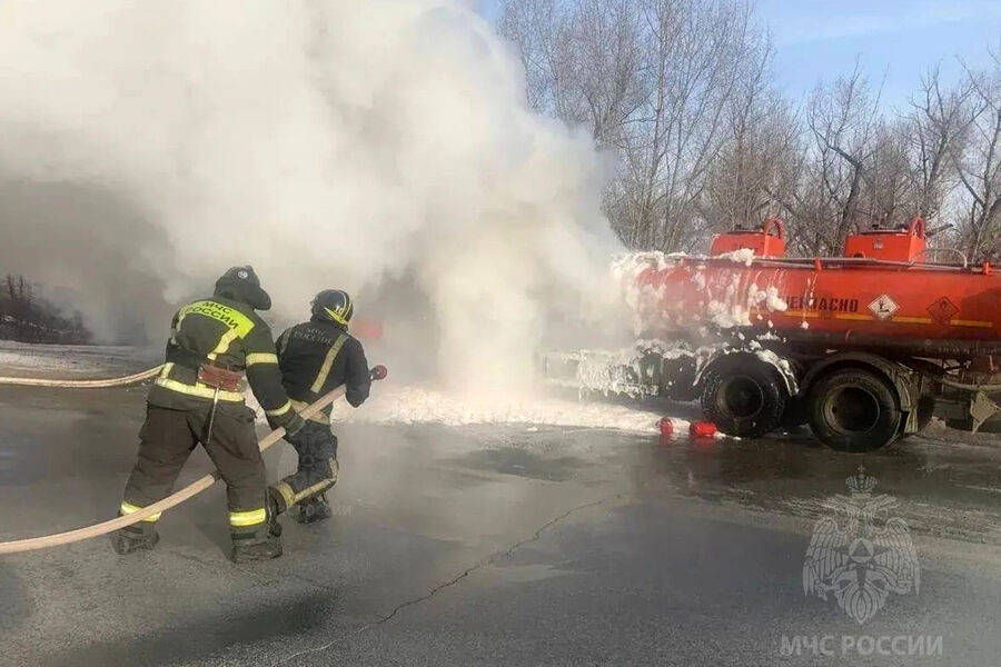 Orenburq vilayətində yanacaq tankeri yanıb: