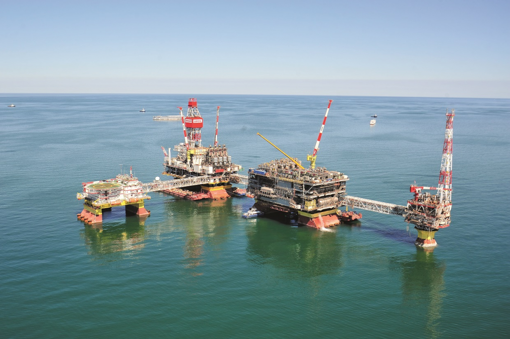 Ukrayna Xəzərdə Lukoil-in neft yatağına dron zərbələri endirib