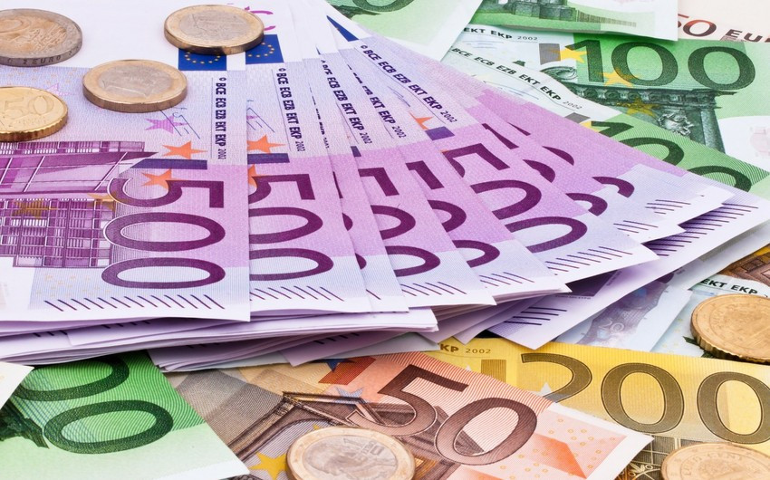 Dollar sabit qaldı, avro bahalaşdı