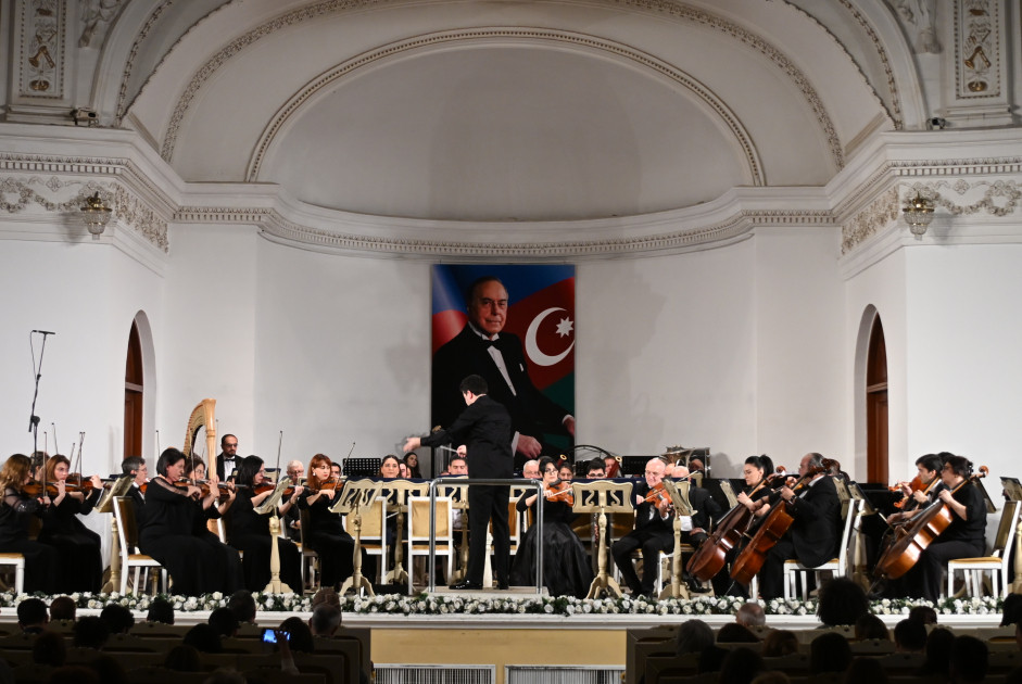 Ümummilli Lider Heydər Əliyevin xatirəsinə həsr olunmuş anım gecəsi keçirilib