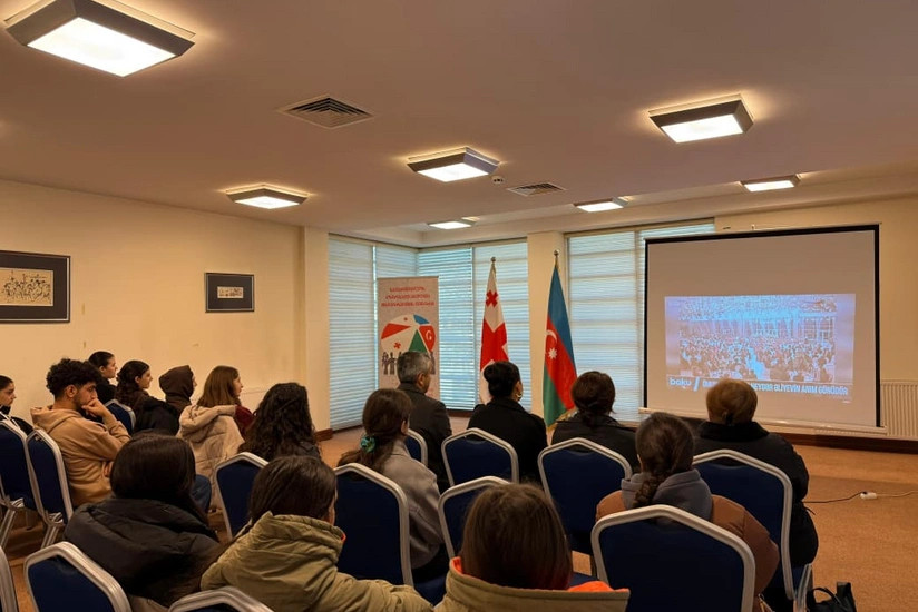 Marneulidə Ulu Öndər Heydər Əliyevin xatirəsi anılıb