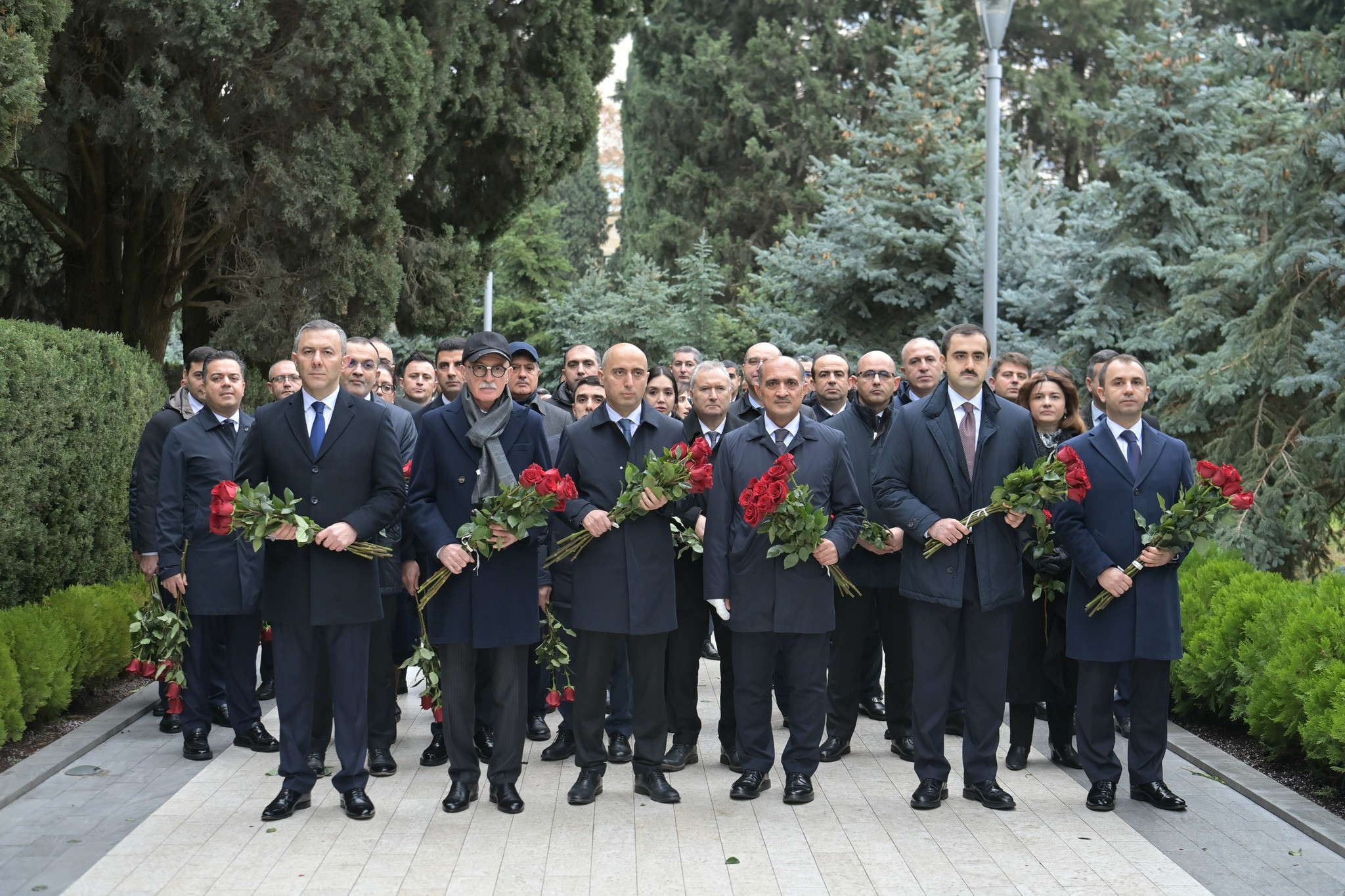 Elm və Təhsil Nazirliyinin kollektivi Heydər Əliyevin xatirəsini yad edib