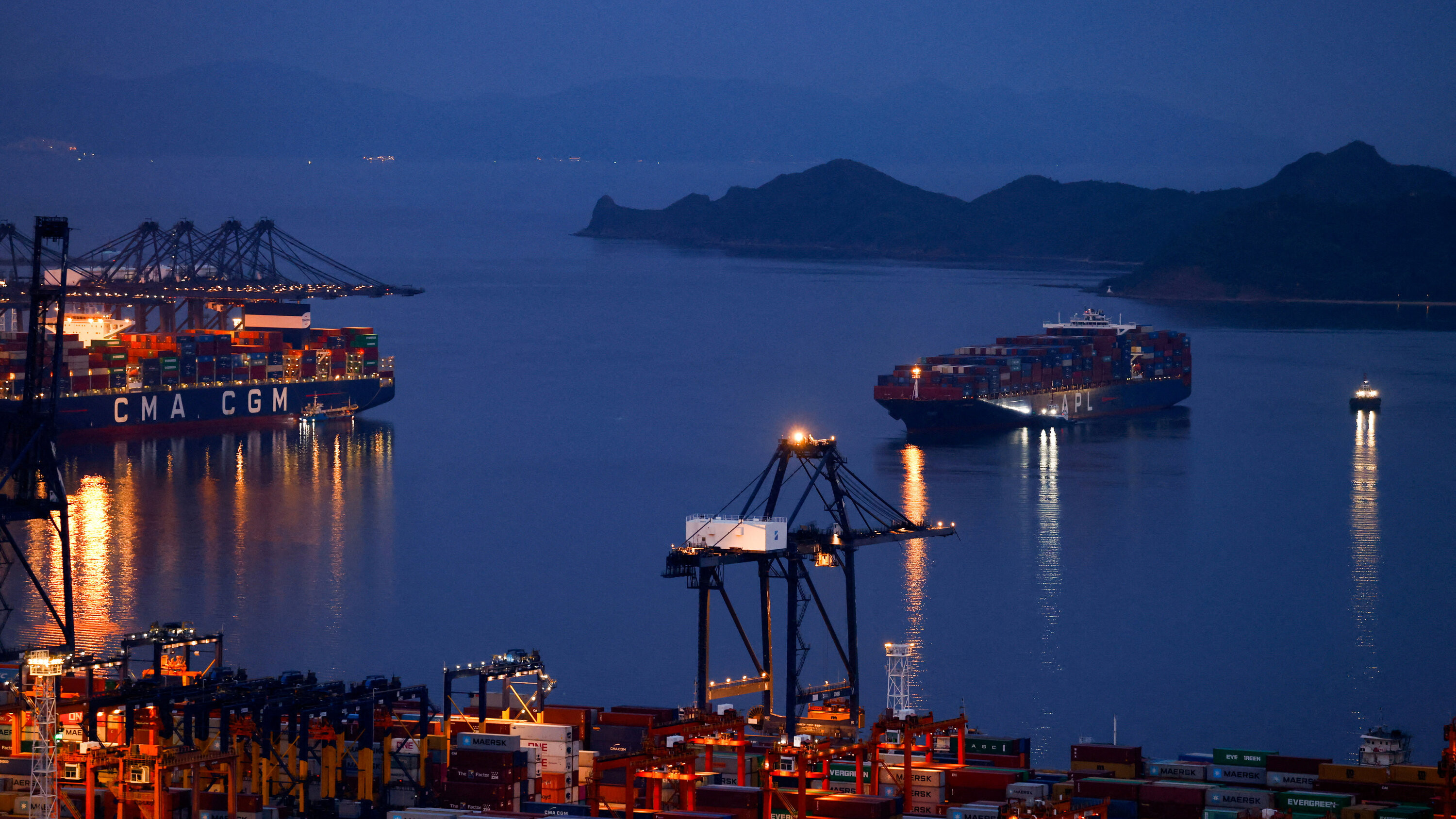 ABŞ hərbi təyinatlı yük daşıyan gəmini ələ keçirib