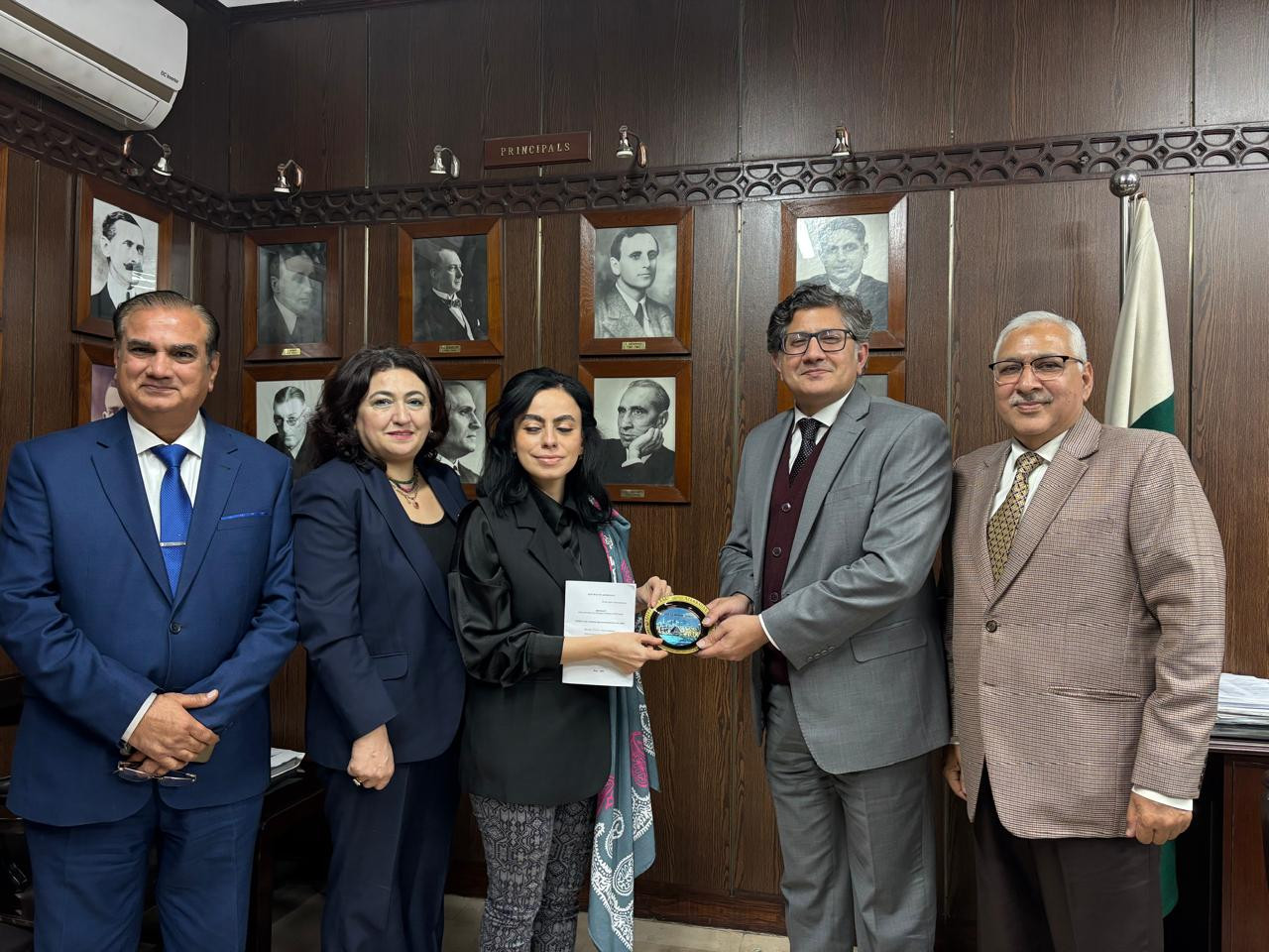 BDU-nun urdu dili üzrə mütəxəssisi Pakistana səfər edib