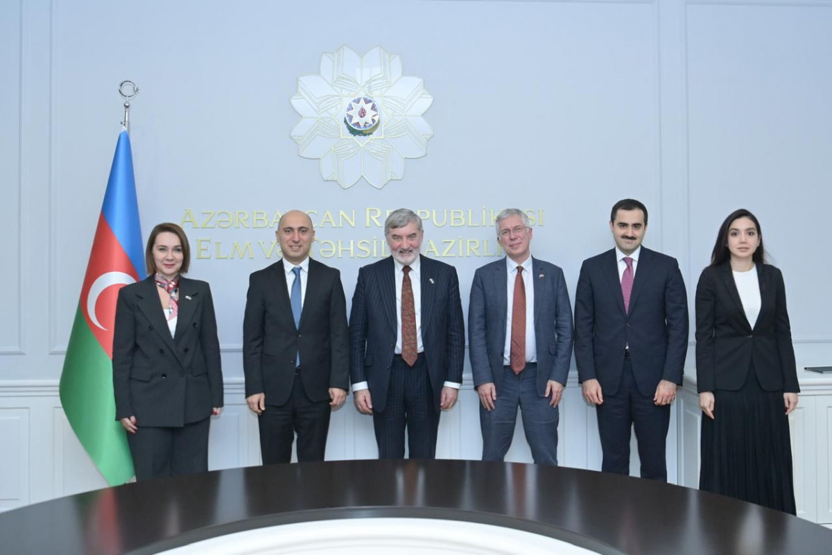 Emin Əmrullayev Böyük Britaniyanın Lordlar Palatasının üzvü ilə görüşüb