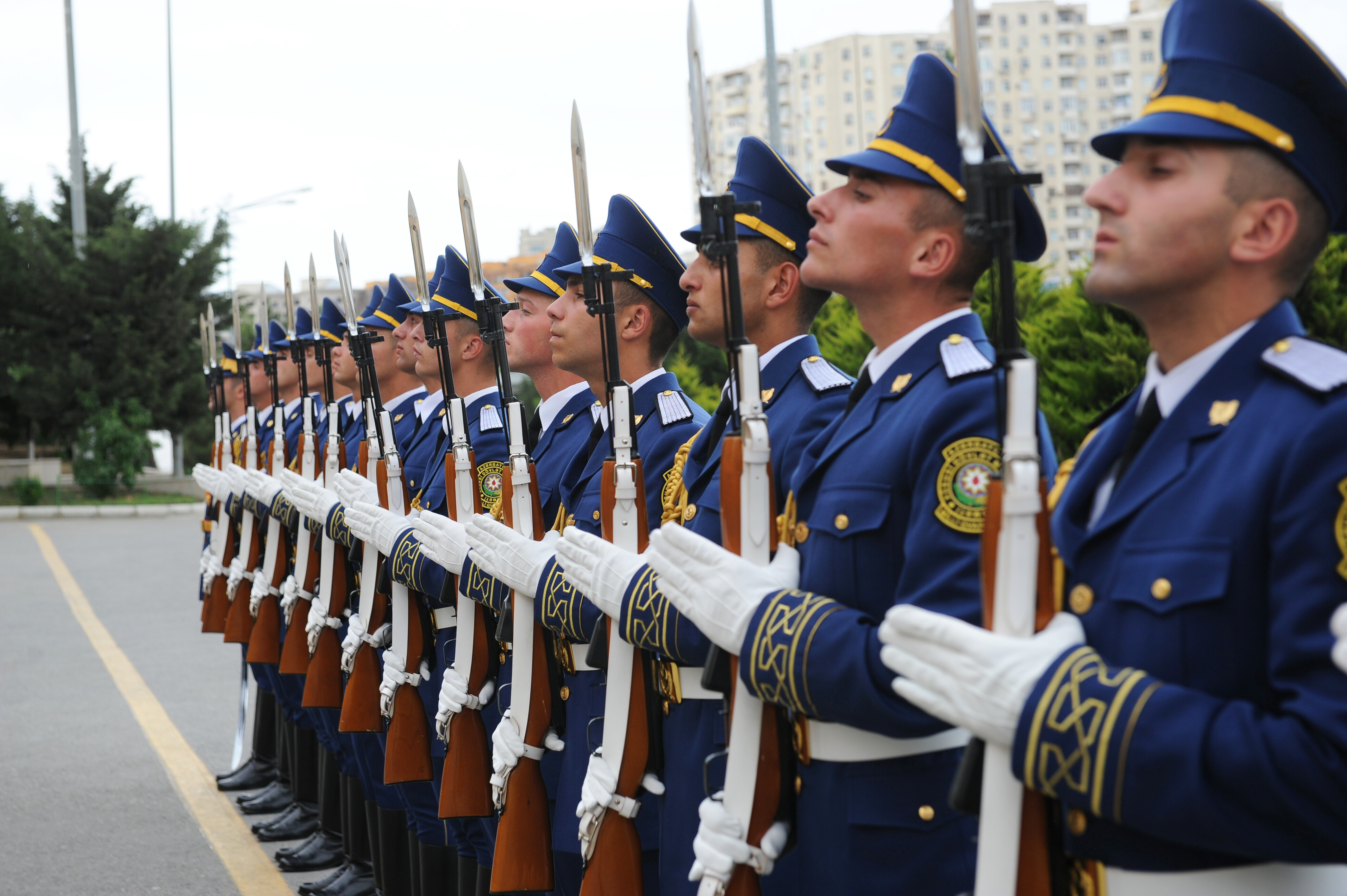 Milli Qvardiyanın komandanı vəzifəsindən azad edildi