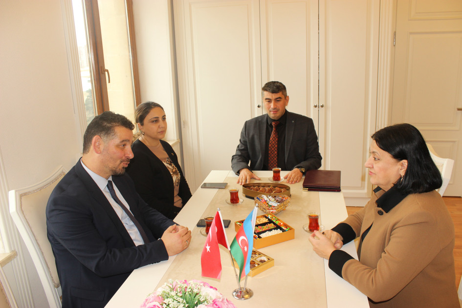 Şərqşünaslıq İnstitutu ilə Qafqaz Universiteti arasında əməkdaşlıq protokolu imzalanıb