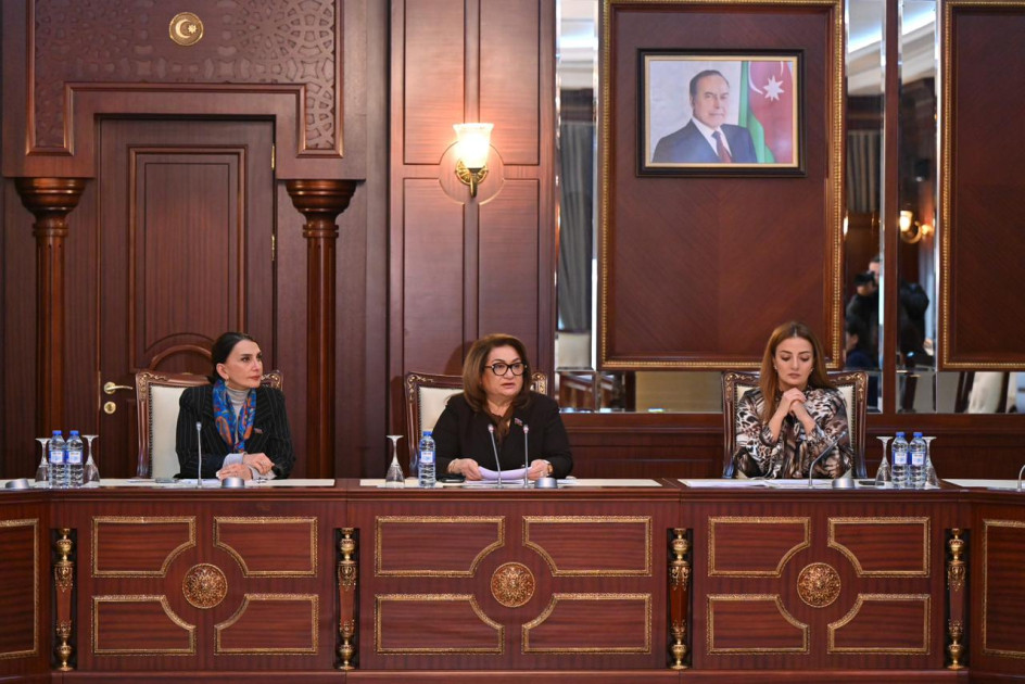 Qadınların məşğulluq imkanlarını genişləndirən qanun layihəsi parlamentdə ikinci oxunuşa tövsiyə olunub