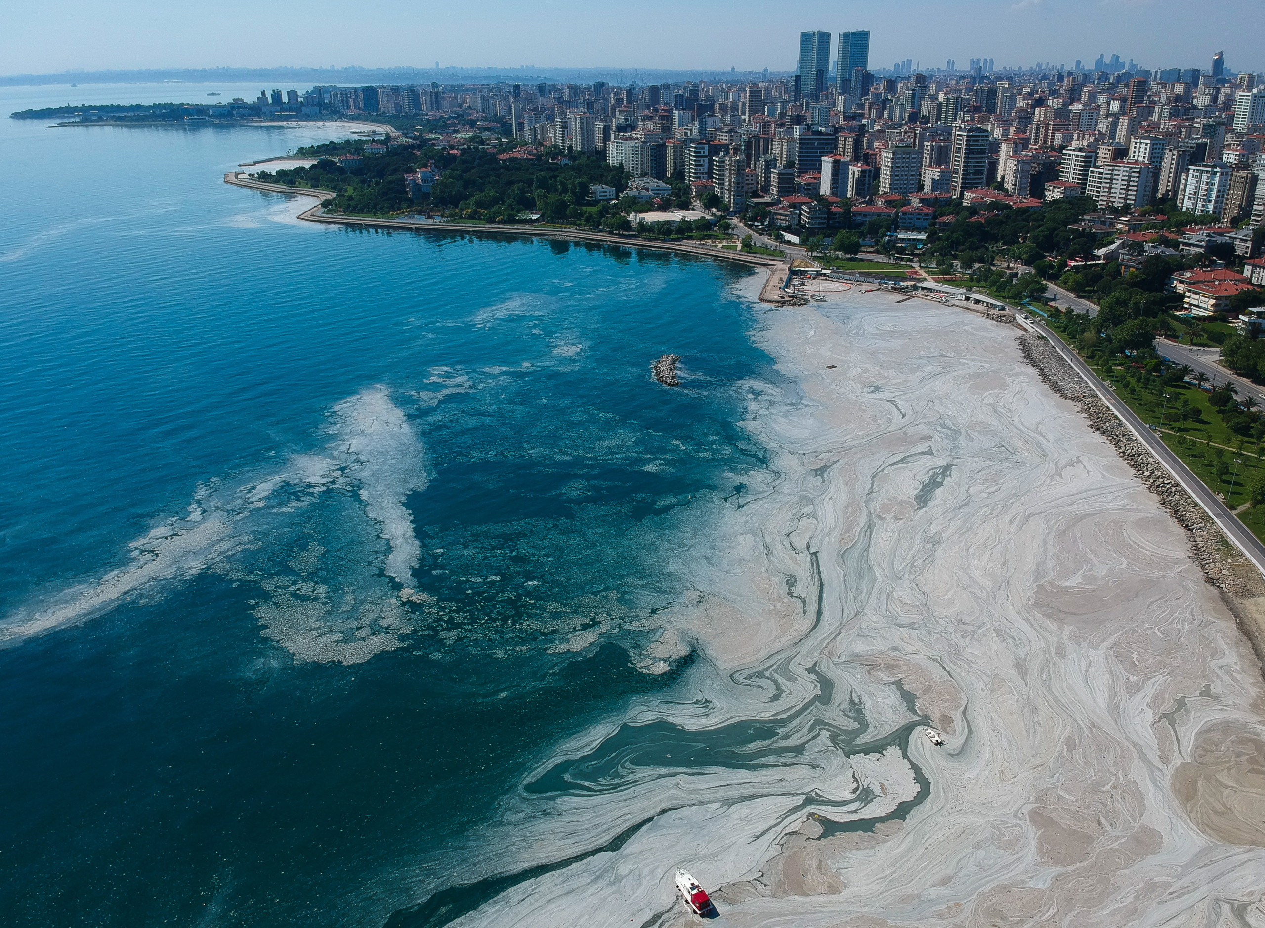 Türkiyədə Mərmərə dənizi sahildən geri çəkilib