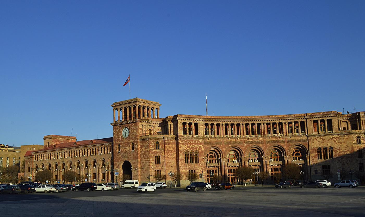 Müharibədə itkin düşən erməni hərbçilərin valideynləri imzatoplama aksiyası keçirir