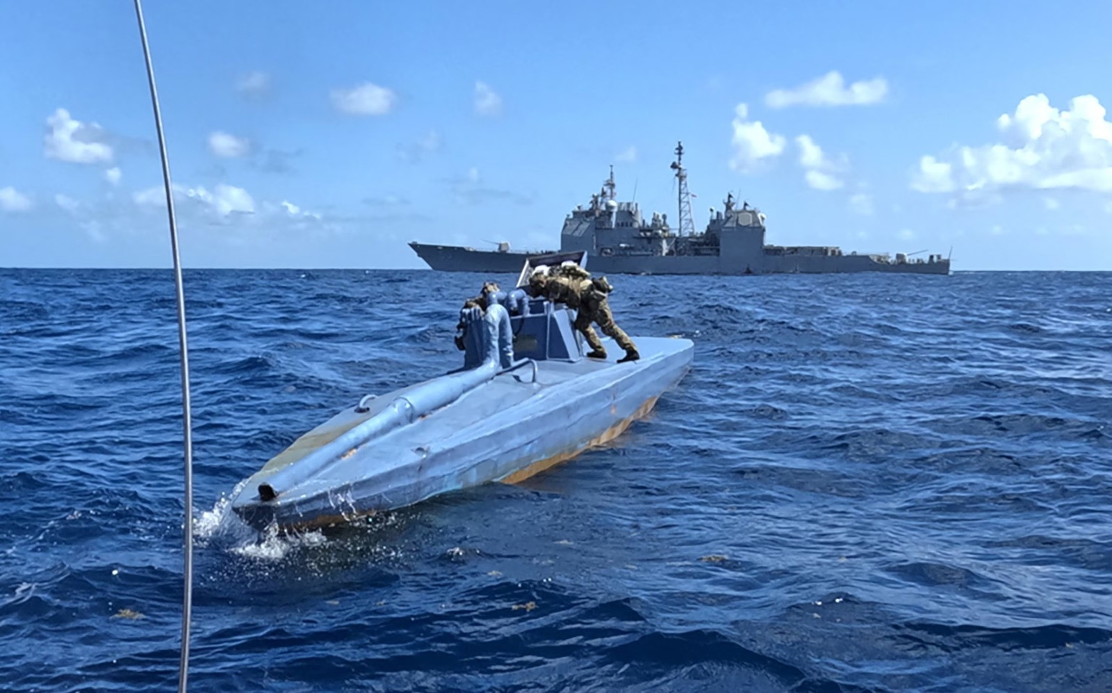 ABŞ Sakit okeanda narkotik qaçaqmalçılarına məxsus gəmiyə zərbə endirib: