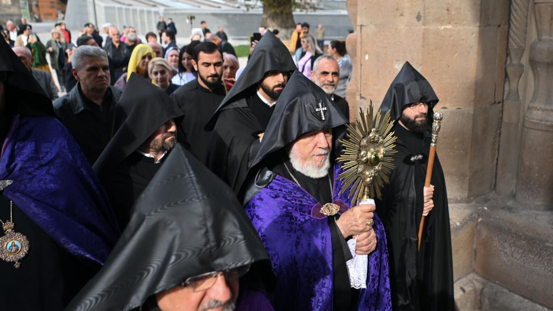 Eçmiədzin uğrunda mübarizə -