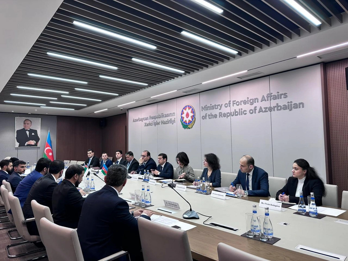 Bakıda Azərbaycan və BƏƏ nümayəndələri konsulluq mövzusunda görüşüb