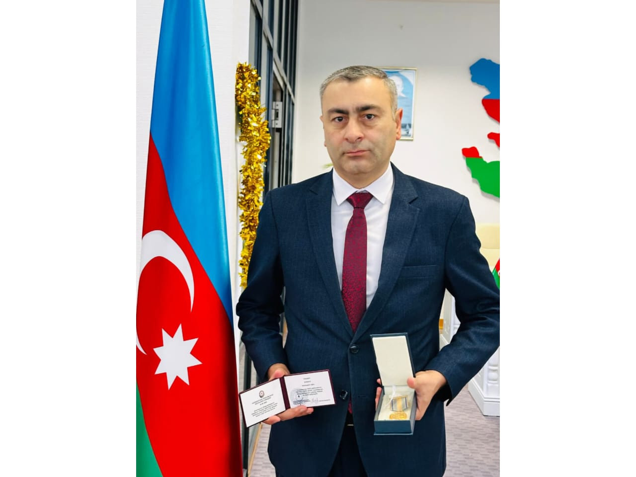 Cross Medianın baş redaktoru yubiley medialı ilə