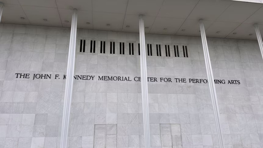 Vaşinqtondakı Kennedi Mərkəzinə Trampın adı əlavə edildi