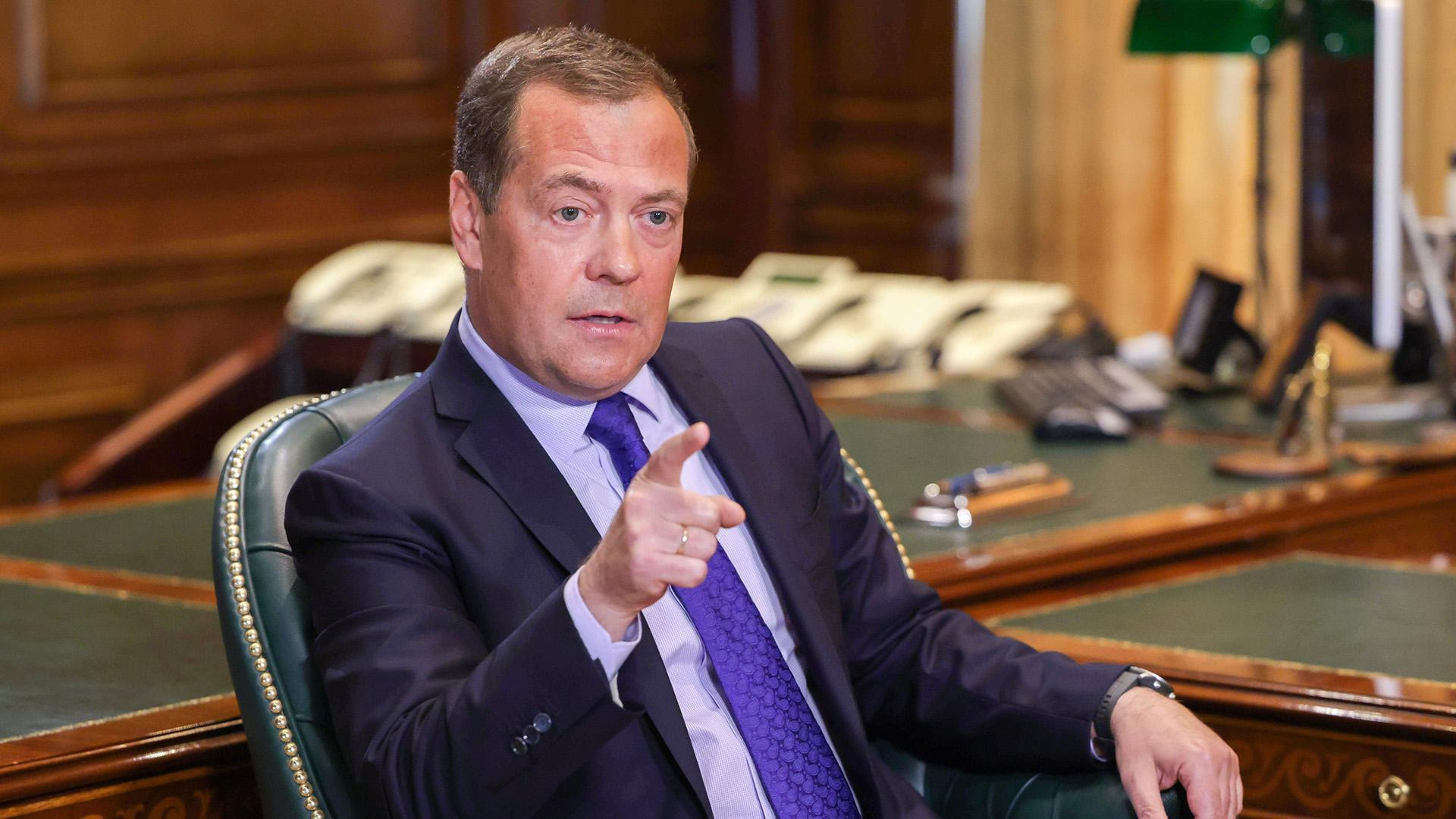 Medvedev: Aİ Rusiya aktivlərini müsadirə etməkdən çəkinib