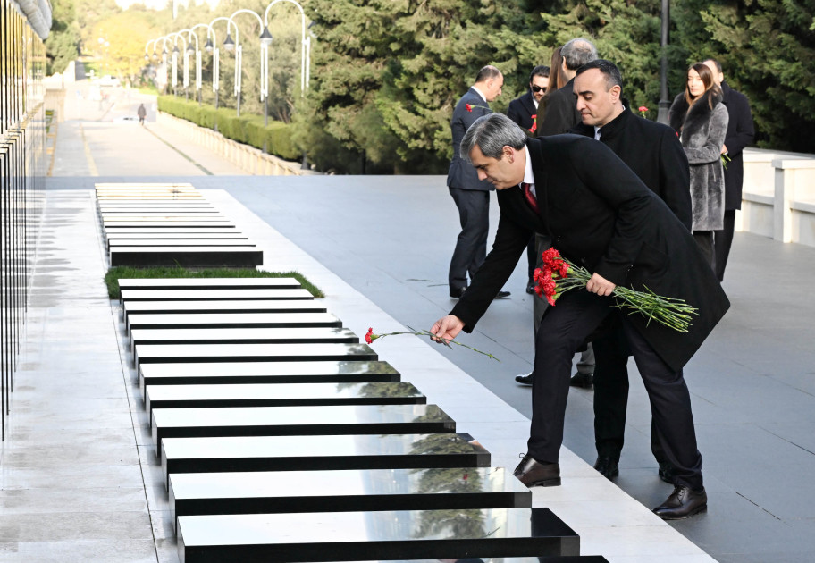 Monteneqro Baş nazirinin müavini Zəfər parkını və Şəhidlər xiyabanını ziyarət edib