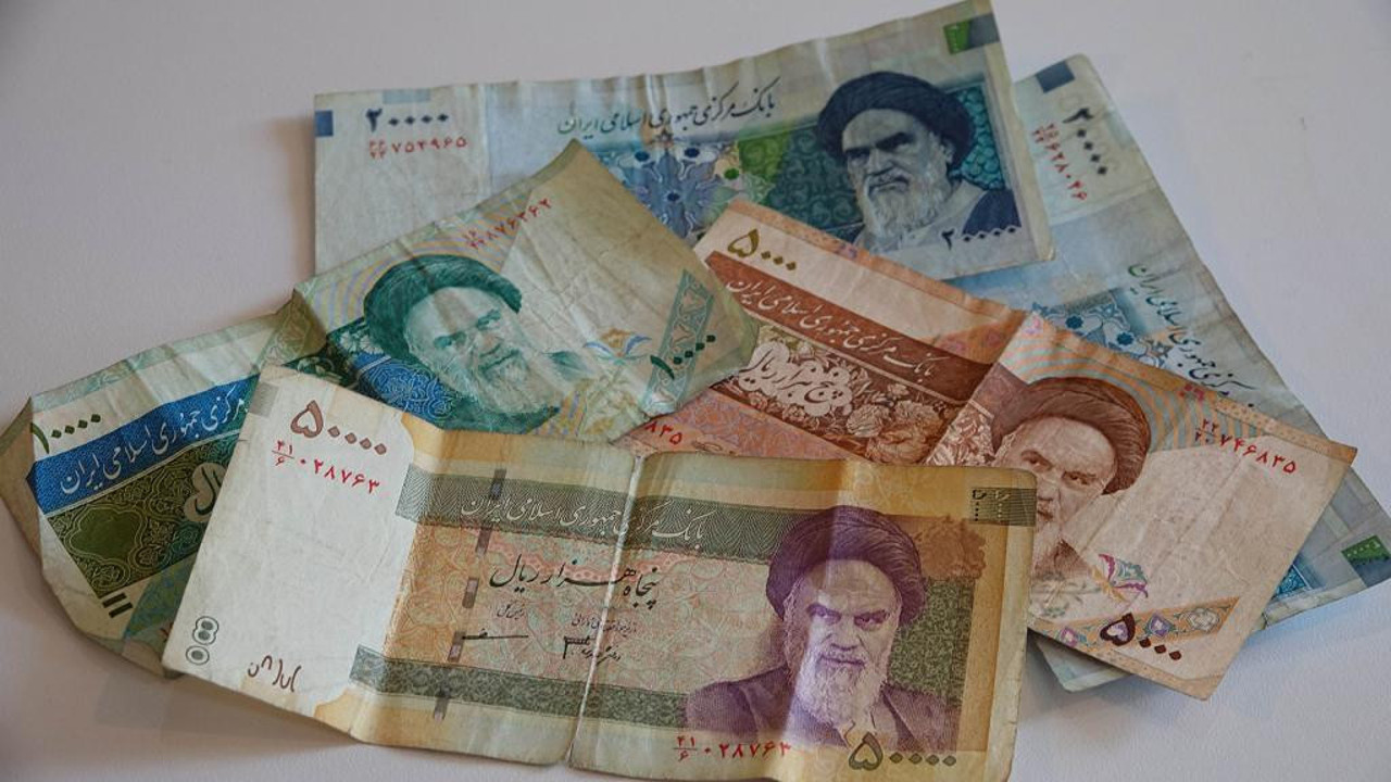 İran parlamentində inflyasiyaya etiraz: