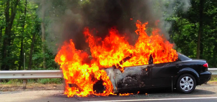 Gəncədə maşın yandı