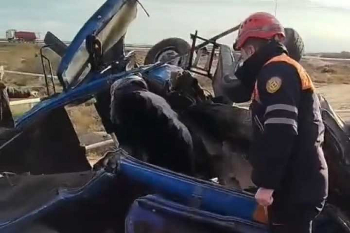 Qaradağda 2 avtobusun toqquşması nəticəsində iki nəfər ölüb, 9 nəfər xəsarət alıb, cinayət işi açılıb -