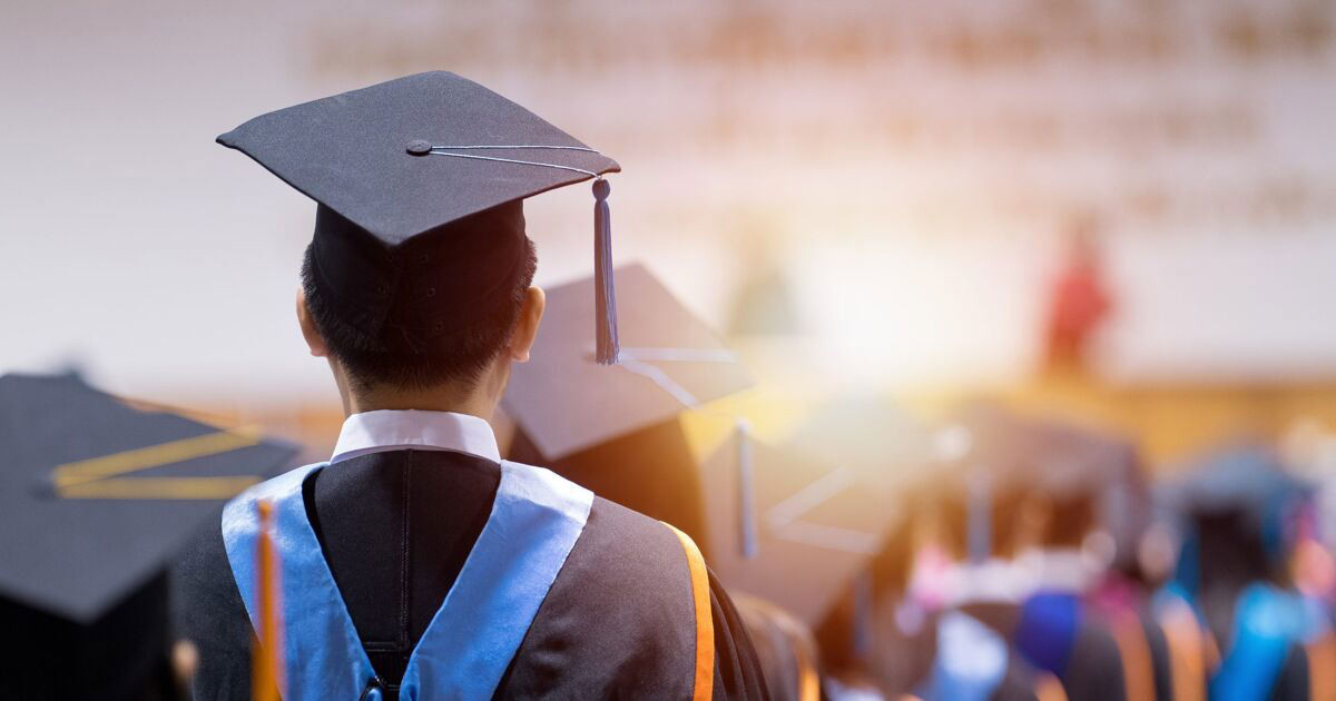 Bakıda 52 məzun qızıl və gümüş nişanla təltif edilib