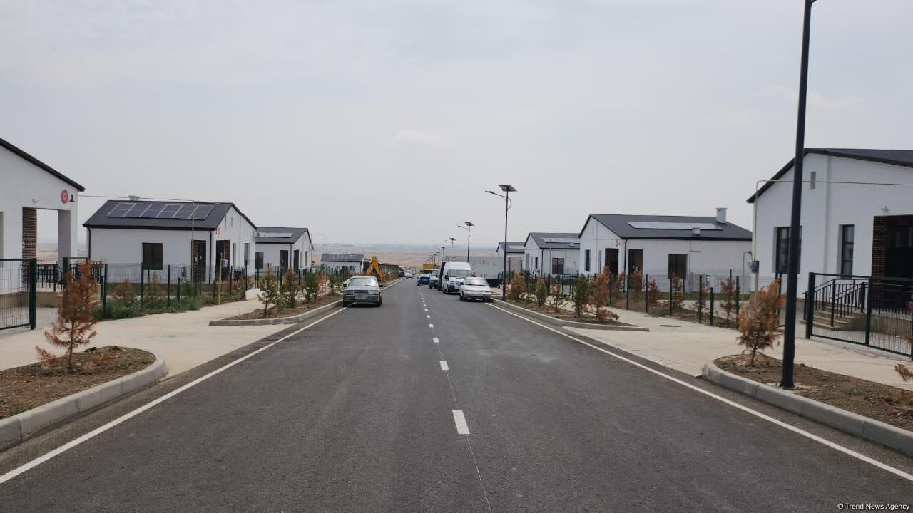 Köç karvanı Qırmızı Bazar qəsəbəsinə və Məmmədbəyli kəndinə çatıb