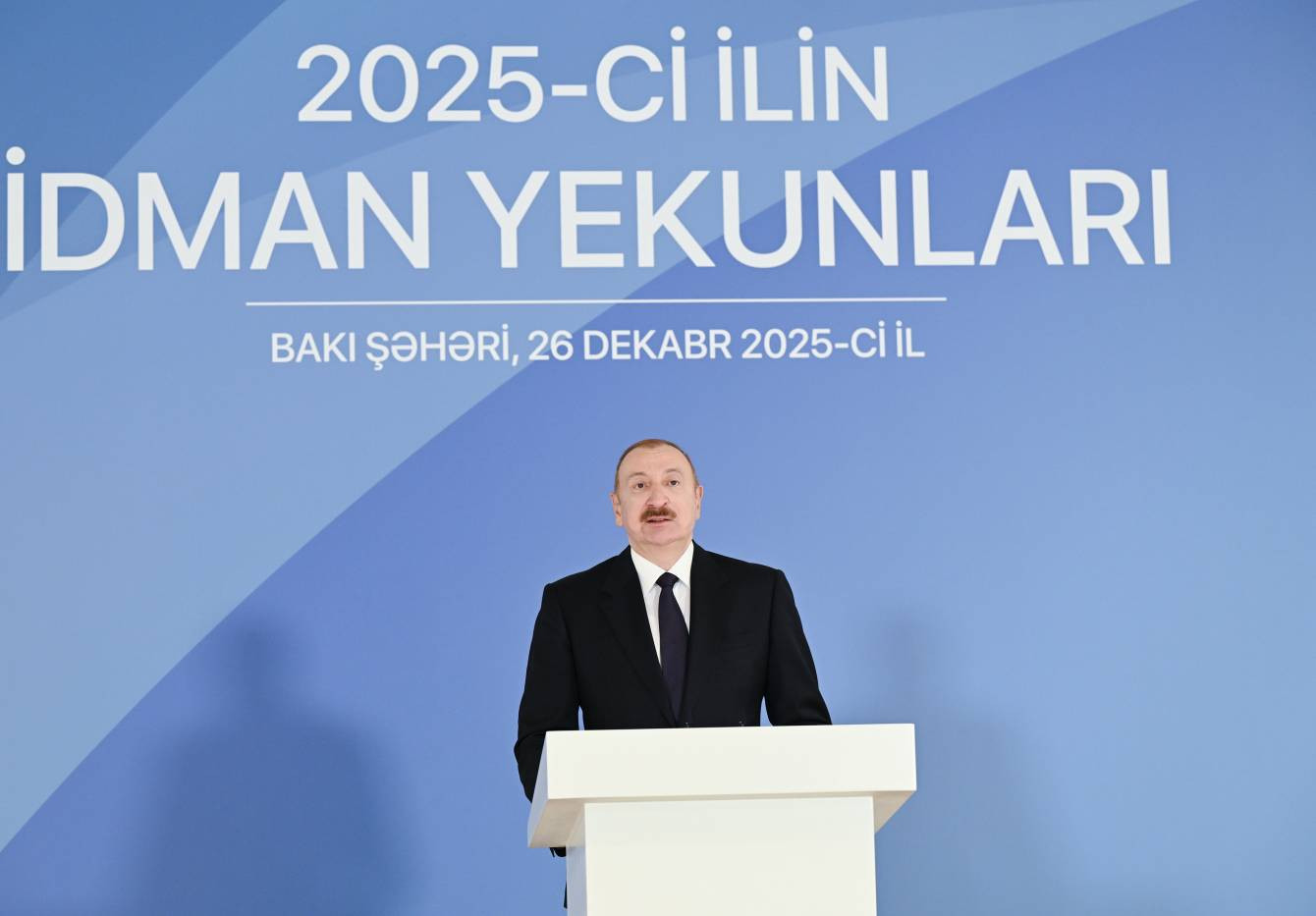 Prezident bu idmançılara ev verdi -